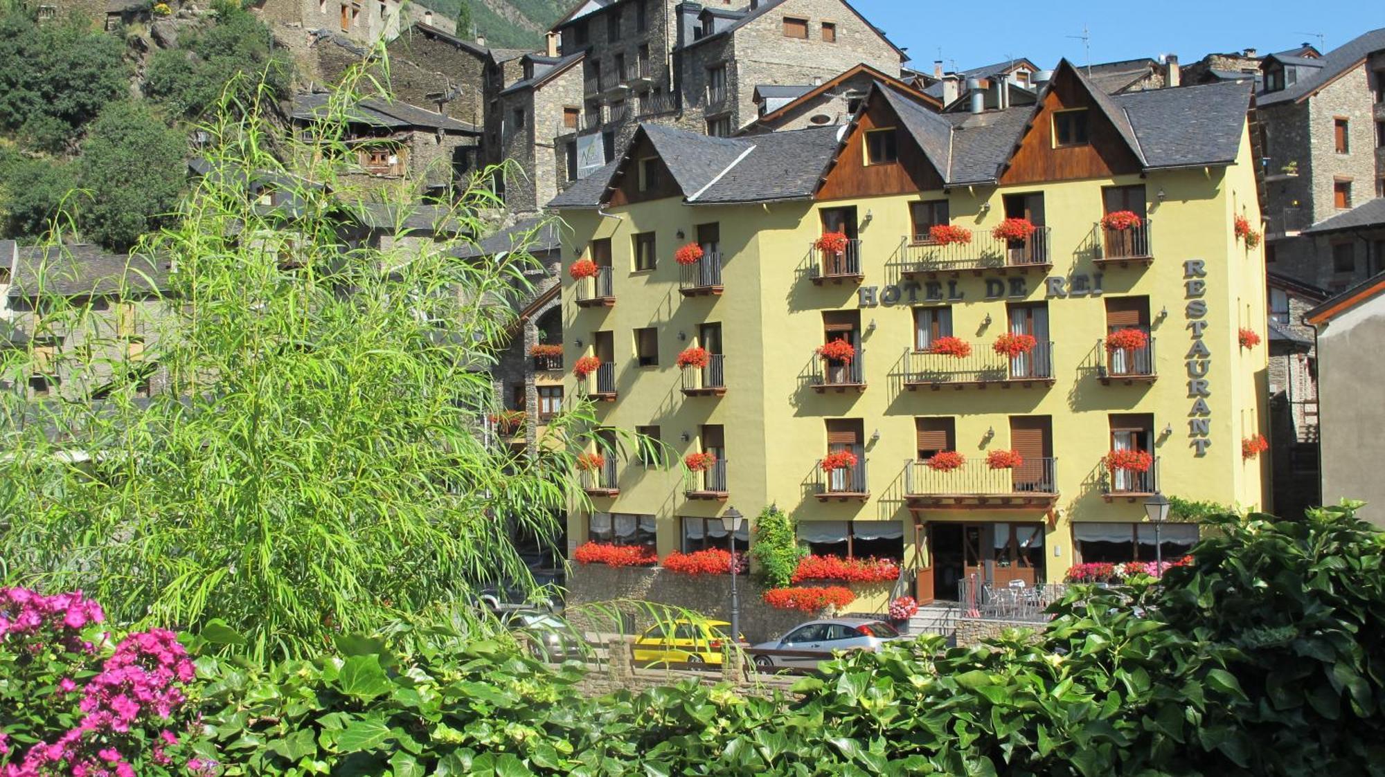 Hotel De Rei Llavorsi Ngoại thất bức ảnh